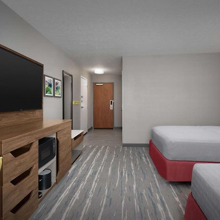 Hampton Inn Ватерлоо Экстерьер фото
