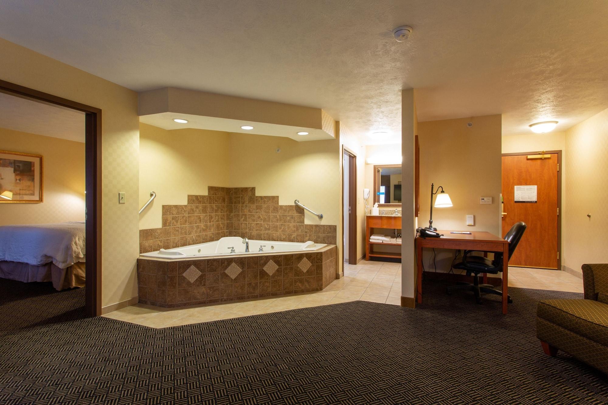 Hampton Inn Ватерлоо Экстерьер фото