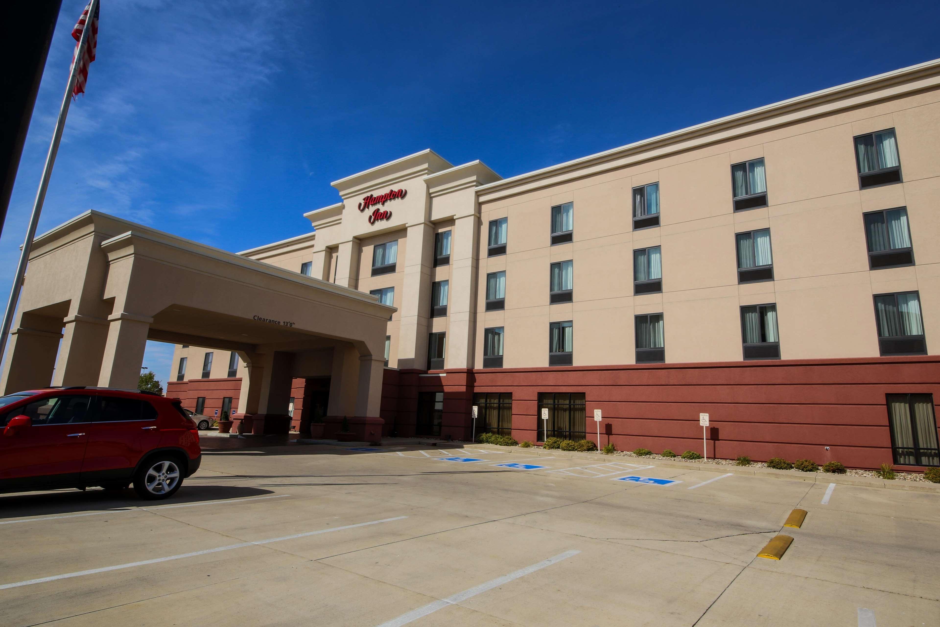 Hampton Inn Ватерлоо Экстерьер фото