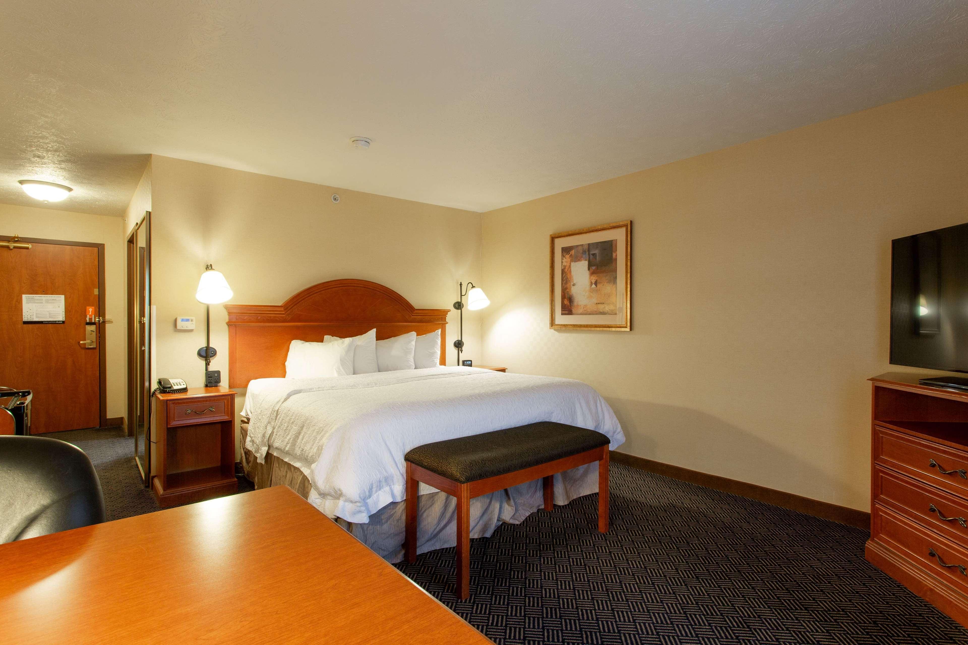 Hampton Inn Ватерлоо Экстерьер фото