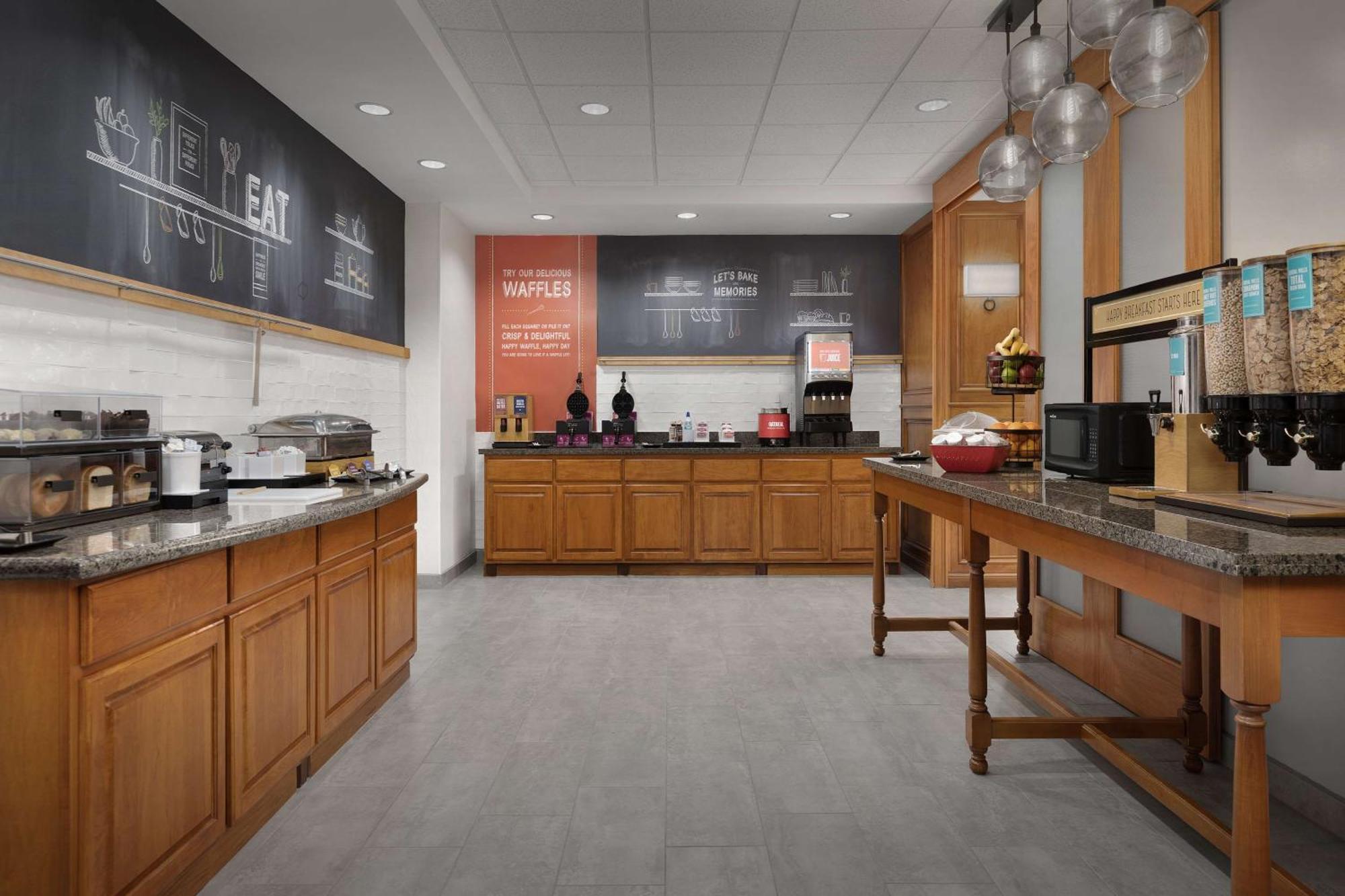 Hampton Inn Ватерлоо Экстерьер фото