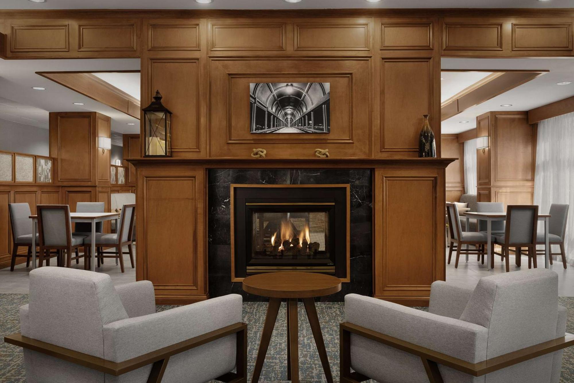 Hampton Inn Ватерлоо Экстерьер фото
