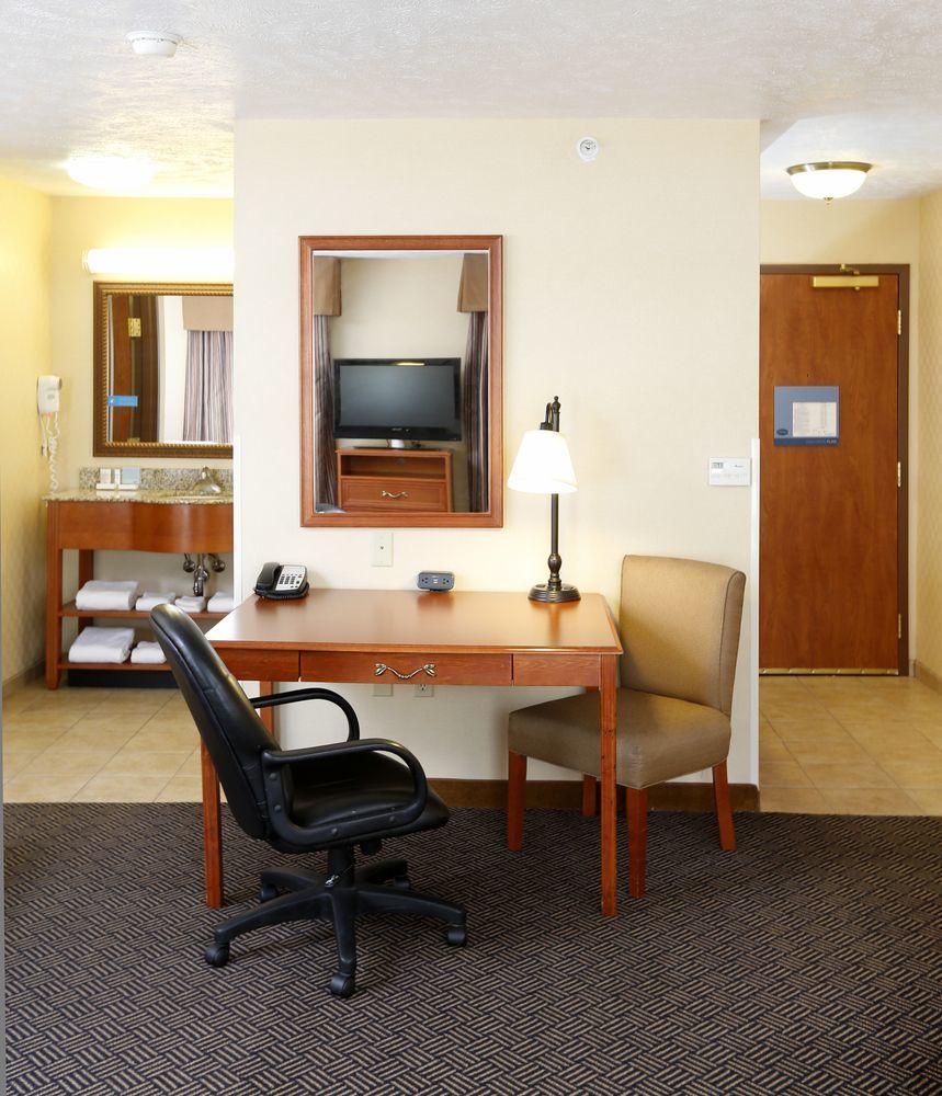 Hampton Inn Ватерлоо Экстерьер фото