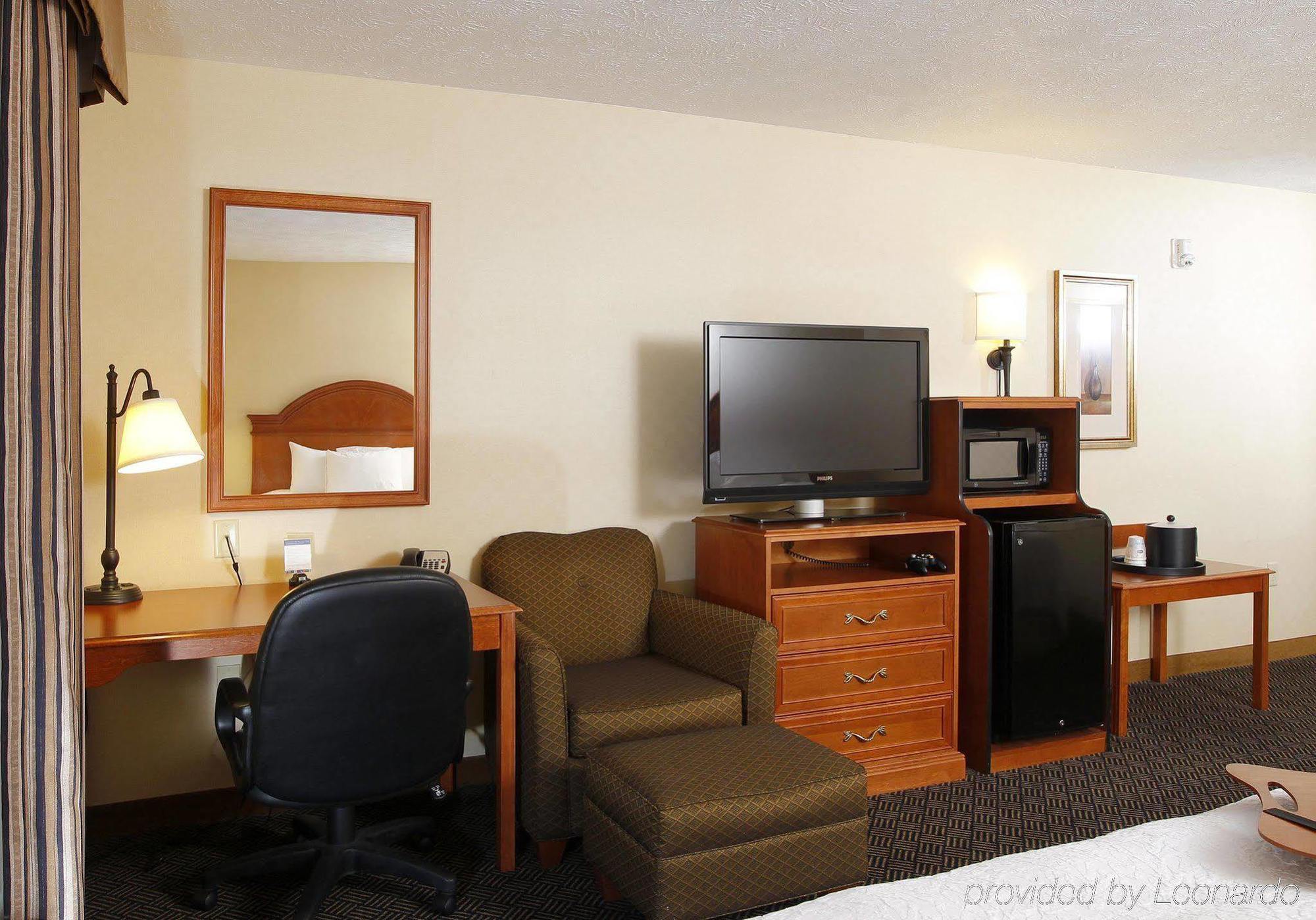 Hampton Inn Ватерлоо Экстерьер фото