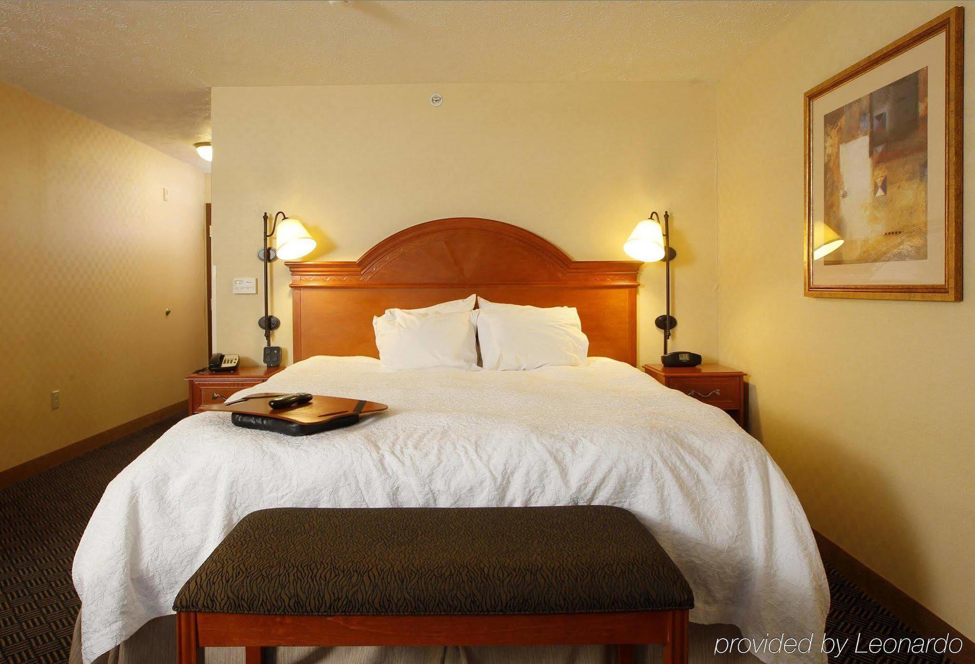 Hampton Inn Ватерлоо Экстерьер фото