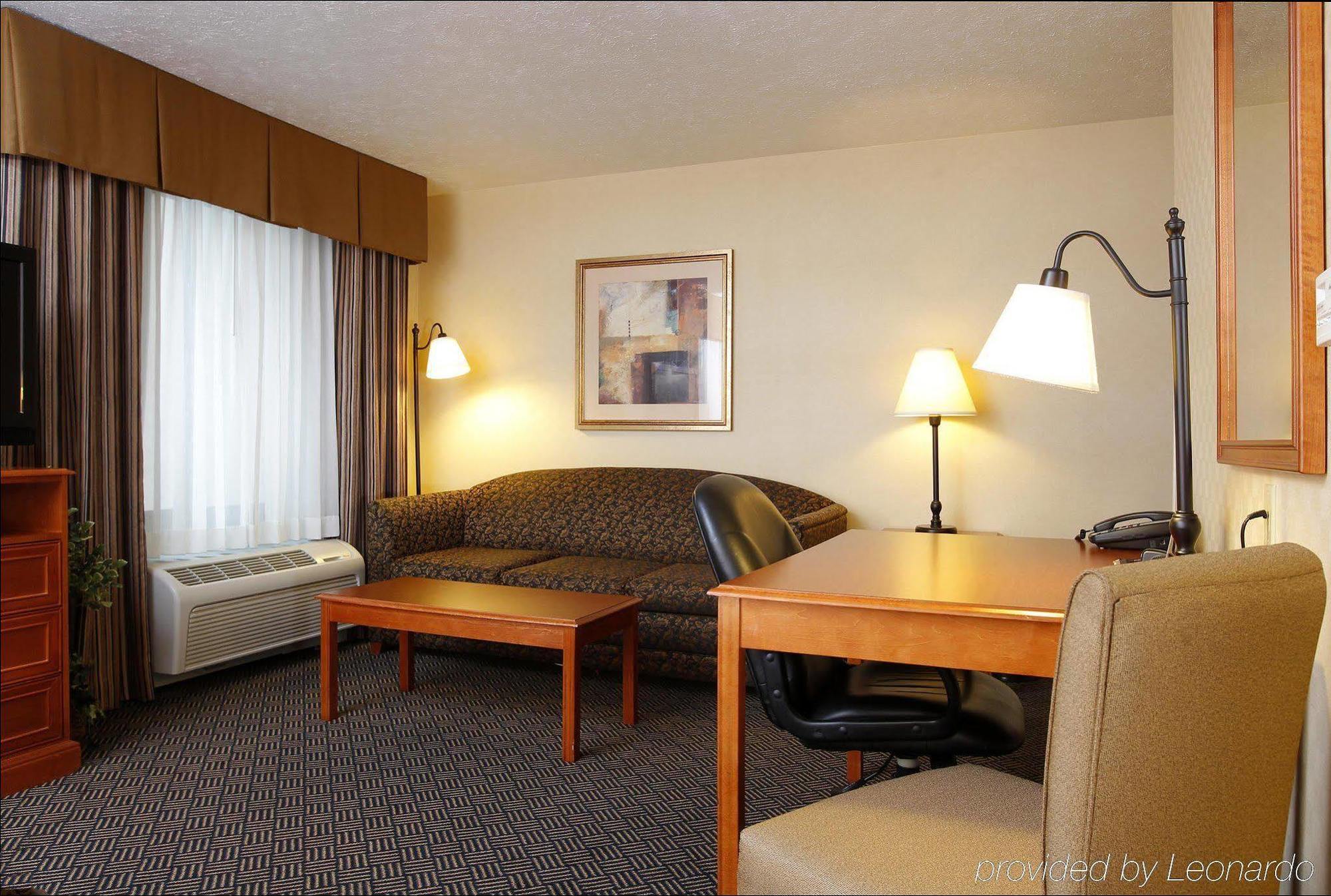 Hampton Inn Ватерлоо Экстерьер фото