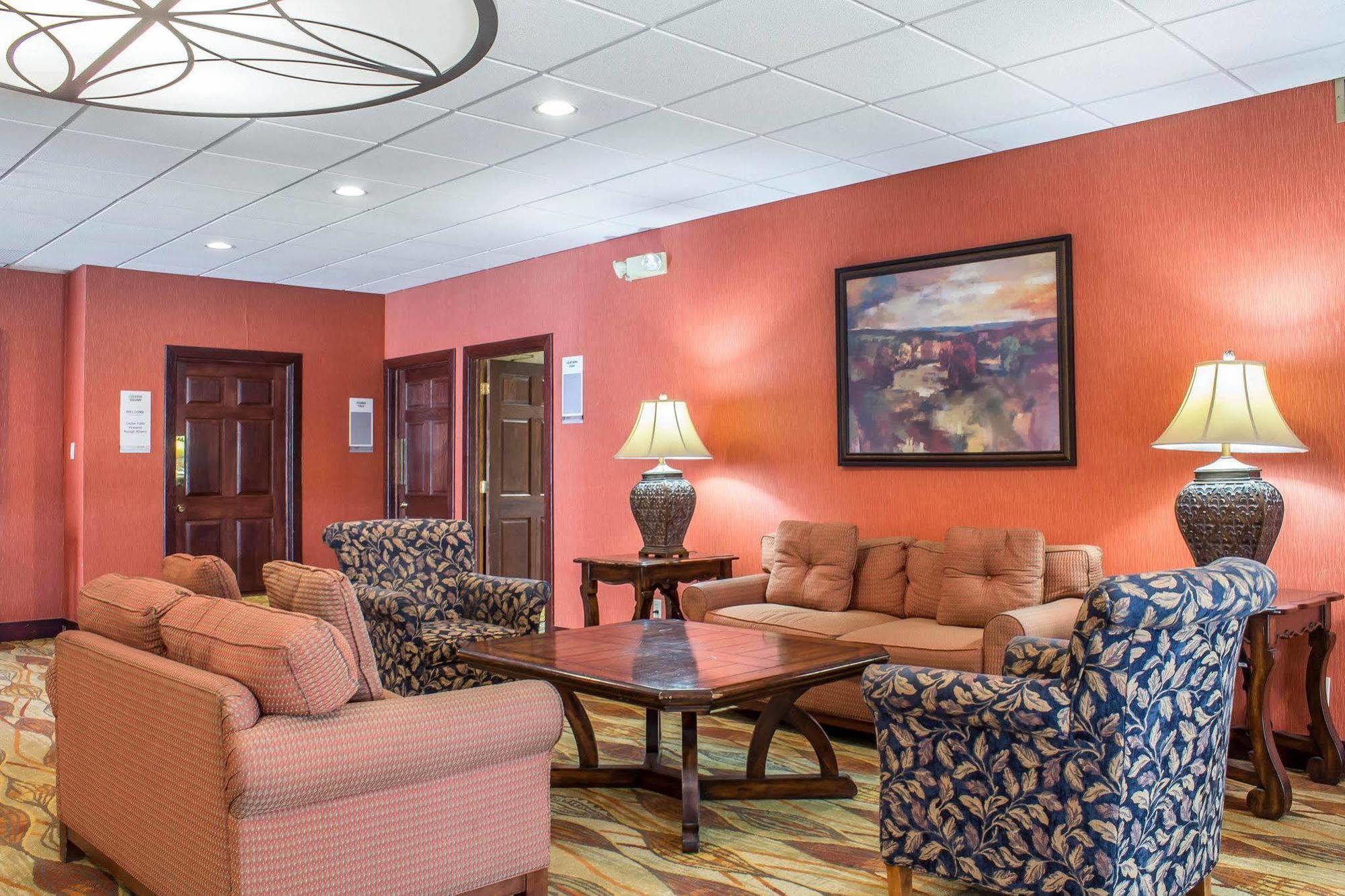Hampton Inn Ватерлоо Экстерьер фото