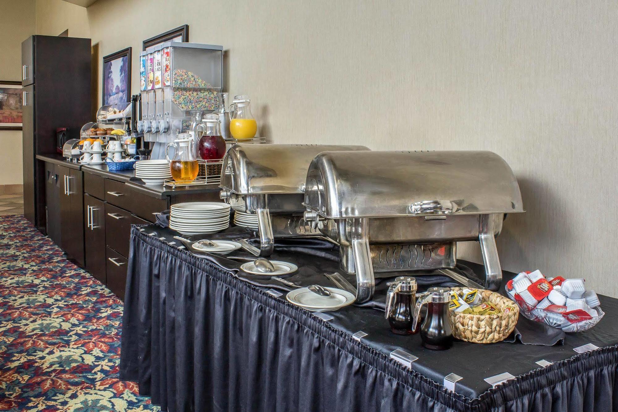 Hampton Inn Ватерлоо Экстерьер фото